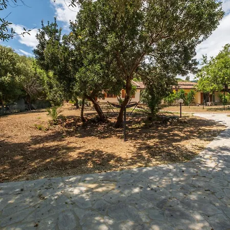Daire Ampia Con Giardino A 5 Minuti Dal Mare- Casa Janas Sìnnai