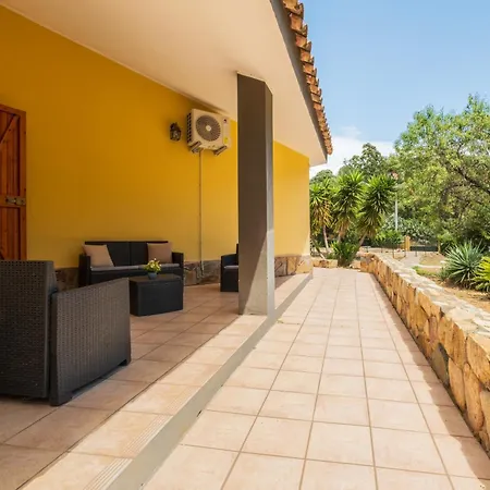 Ampia Con Giardino A 5 Minuti Dal Mare- Casa Janas Sìnnai