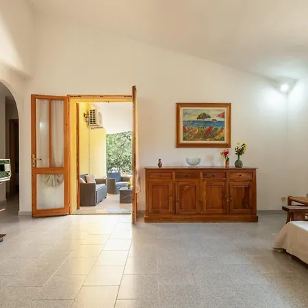 Ampia Con Giardino A 5 Minuti Dal Mare- Casa Janas Apartment