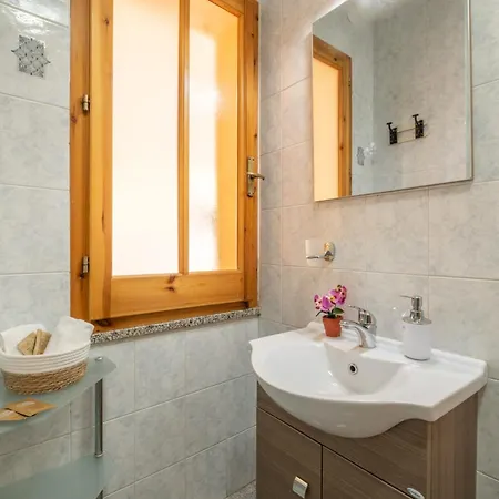 Ampia Con Giardino A 5 Minuti Dal Mare- Casa Janas Daire